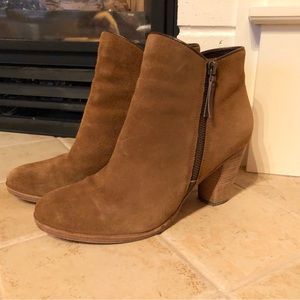 Cole Haan Hayes suede ankle boot size 8.5